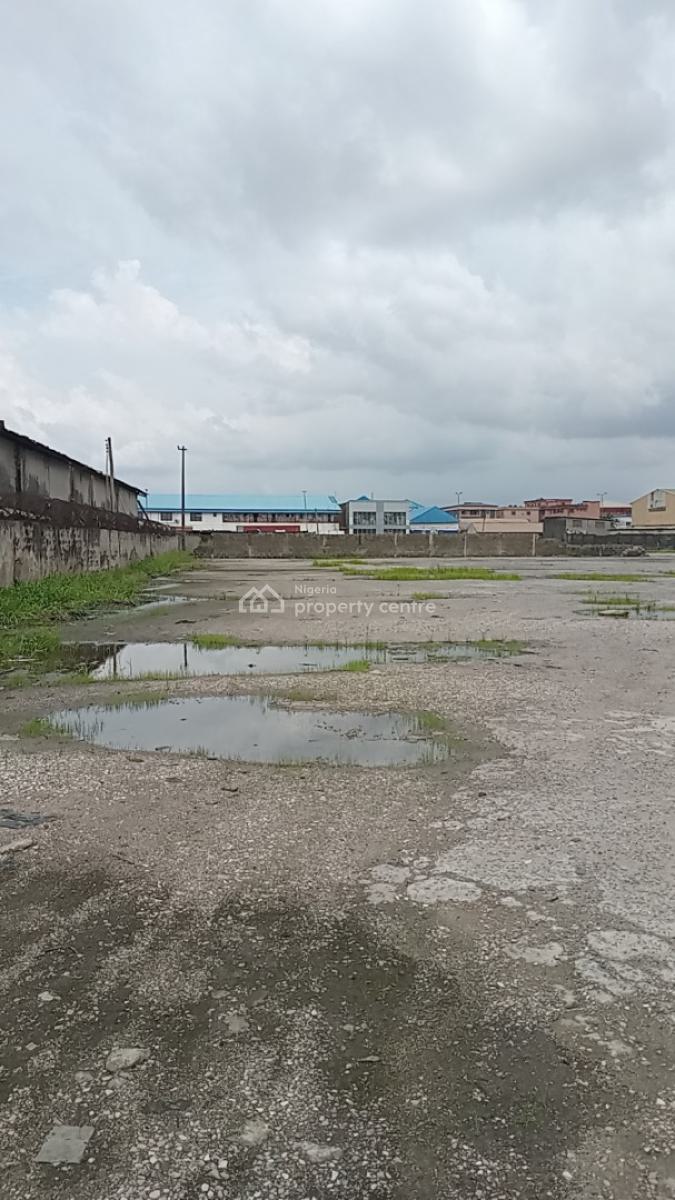 Prime Commercial Land, Coker Market Road / Lagos-badagry Expressway, Coker, Surulere, Lagos, Commercial Land for Sale