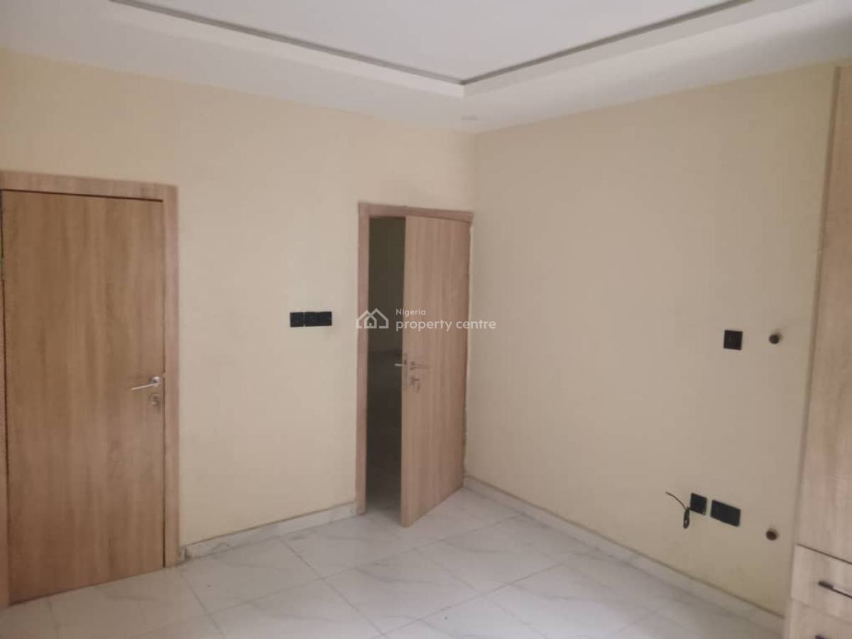 Standard and Executive 3 Bedroom Flat, Oyadiran Estate, Sabo, Yaba, Lagos, Flat / Apartment for Rent