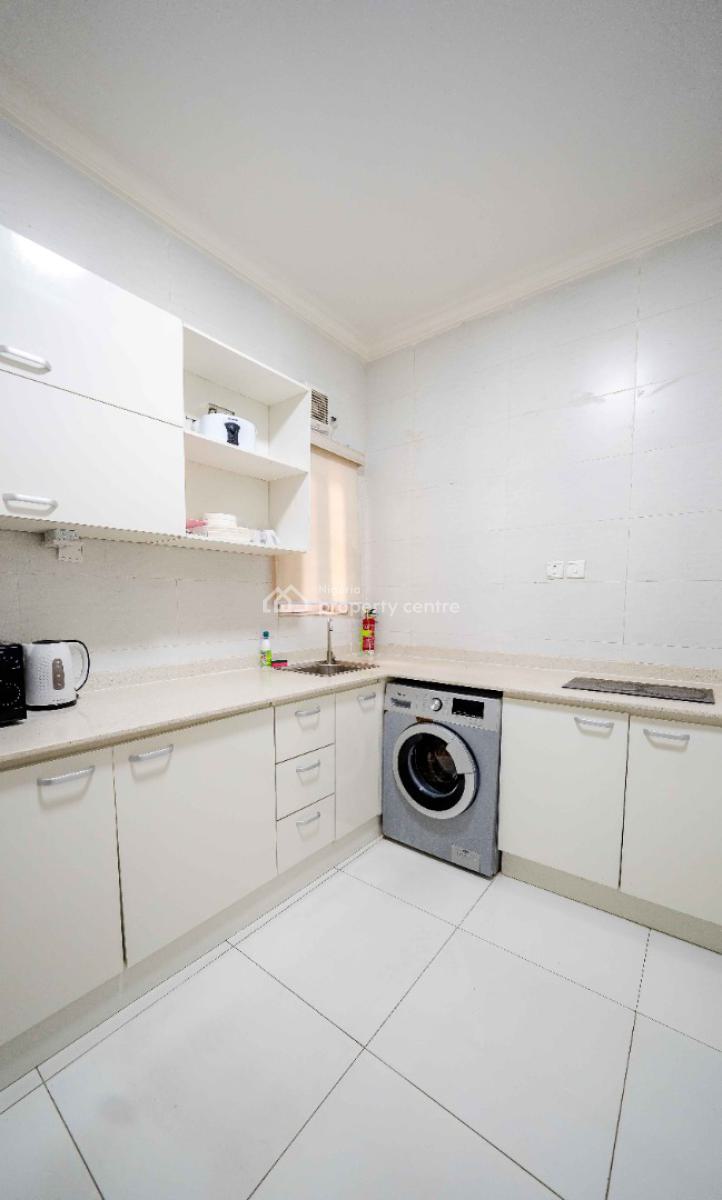 Deluxe 2 Bedroom Apartment, Awudu Ekpekha St, Off Admiralty Way, Lekki Phase 1, Lekki, Lagos, Flat / Apartment Short Let