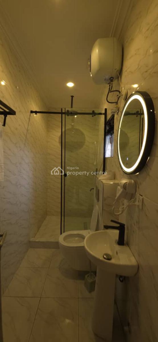 2 Bedroom Apartment, Akowonjo, Alimosho, Lagos, Flat / Apartment Short Let