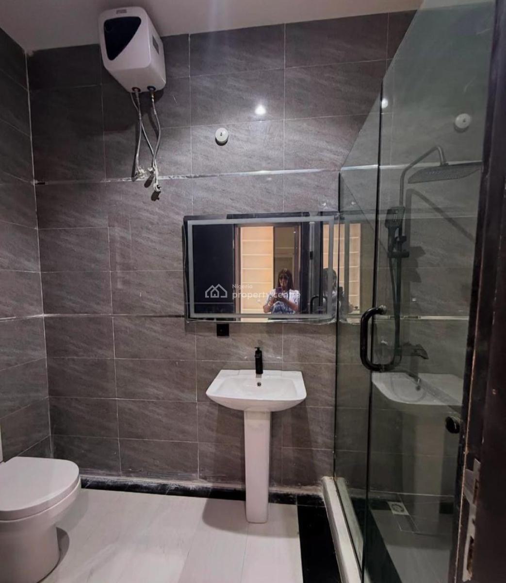 Lovely 2 Bedroom Apartment with Luxury Finish, Lekki Phase 1, Lekki, Lagos, Flat / Apartment for Sale