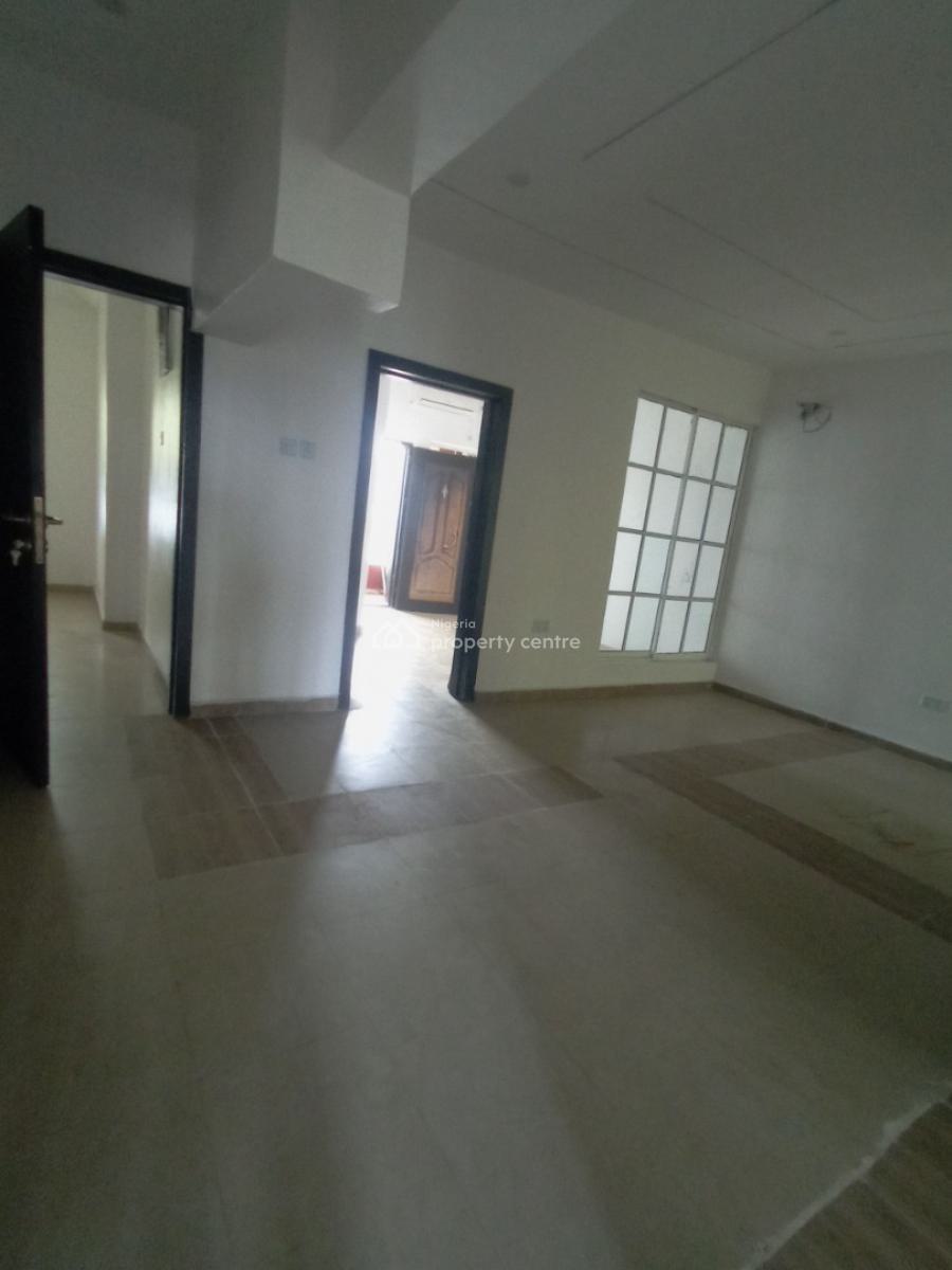 Well Maintained 2 Bedroom Flat Upstairs, Chevron Alternative Route, Lekki, Lagos, Flat / Apartment for Rent