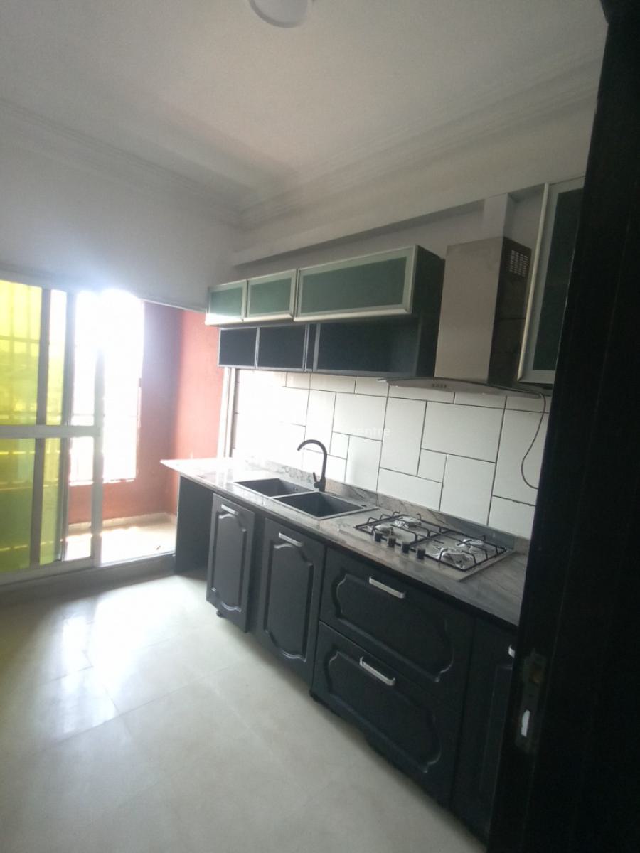 Well Maintained 2 Bedroom Flat Upstairs, Chevron Alternative Route, Lekki, Lagos, Flat / Apartment for Rent