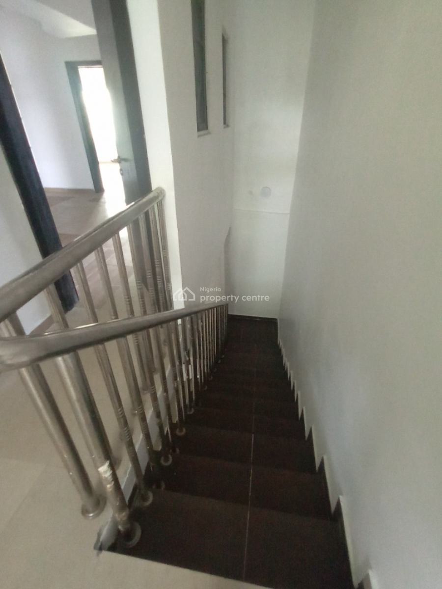 Well Maintained 2 Bedroom Flat Upstairs, Chevron Alternative Route, Lekki, Lagos, Flat / Apartment for Rent