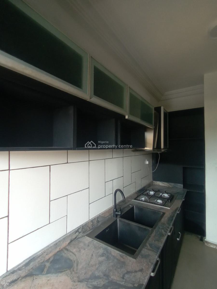 Well Maintained 2 Bedroom Flat Upstairs, Chevron Alternative Route, Lekki, Lagos, Flat / Apartment for Rent