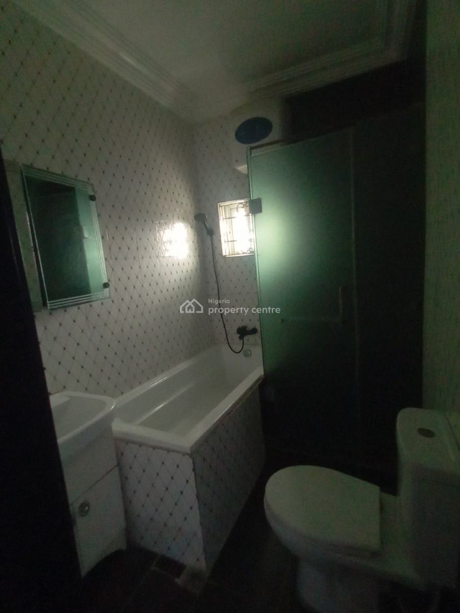 Well Maintained 2 Bedroom Flat Upstairs, Chevron Alternative Route, Lekki, Lagos, Flat / Apartment for Rent