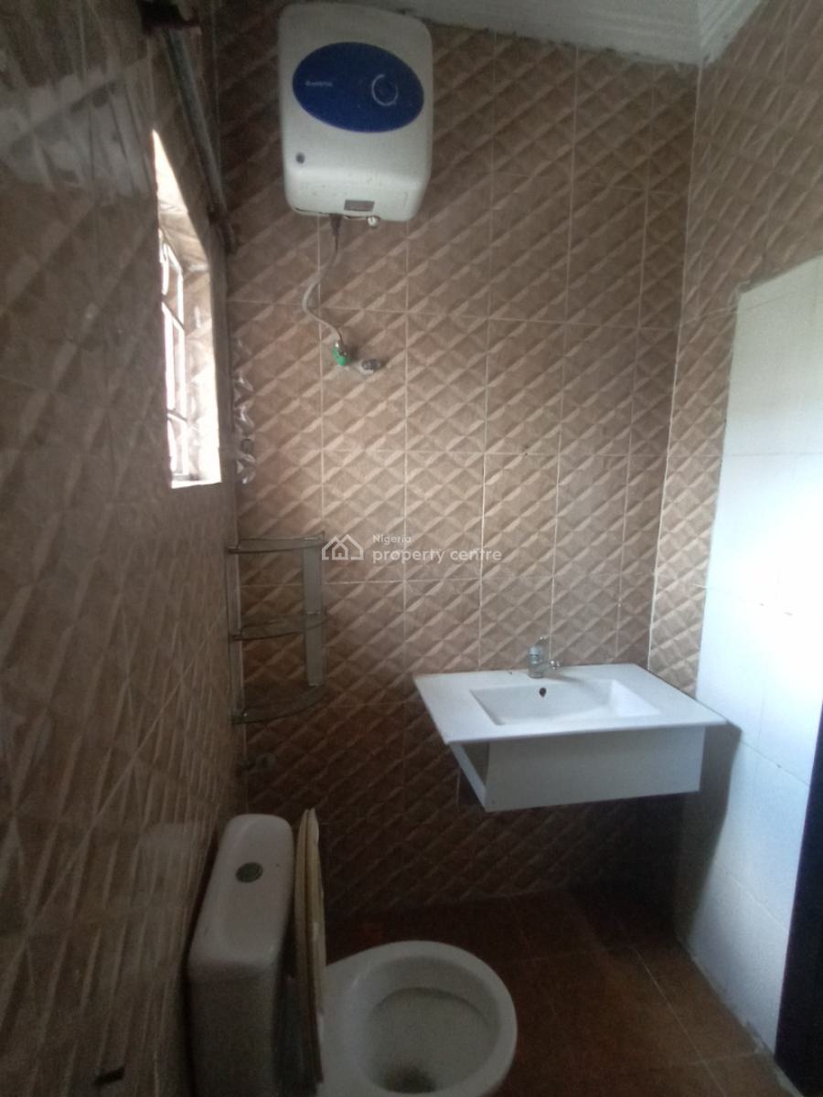 Well Maintained 2 Bedroom Flat Upstairs, Chevron Alternative Route, Lekki, Lagos, Flat / Apartment for Rent