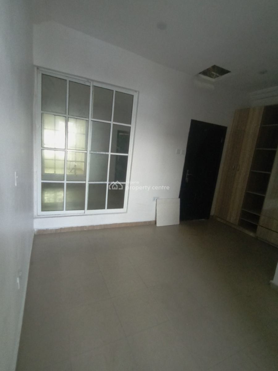Well Maintained 2 Bedroom Flat Upstairs, Chevron Alternative Route, Lekki, Lagos, Flat / Apartment for Rent