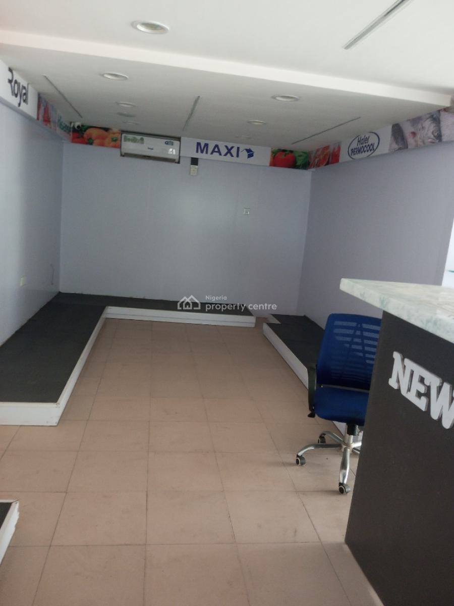 200sqm Show Room/office, Awolowo Way By Computer Village, Ikeja, Lagos, Office Space for Rent