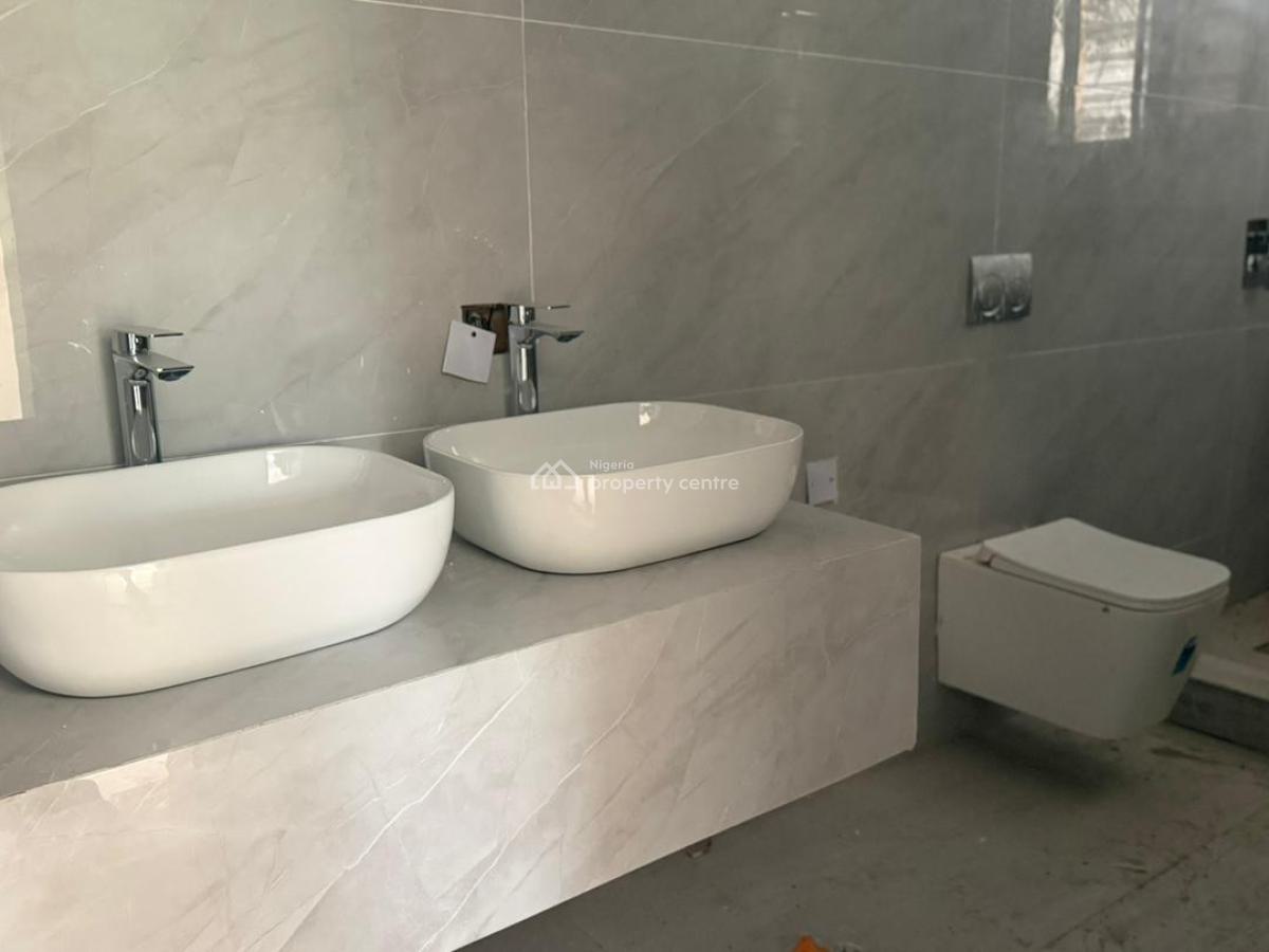 Newly Renovated 3-bedroom Apartments, Lekki Phase 1, Lekki, Lagos, Flat / Apartment for Rent