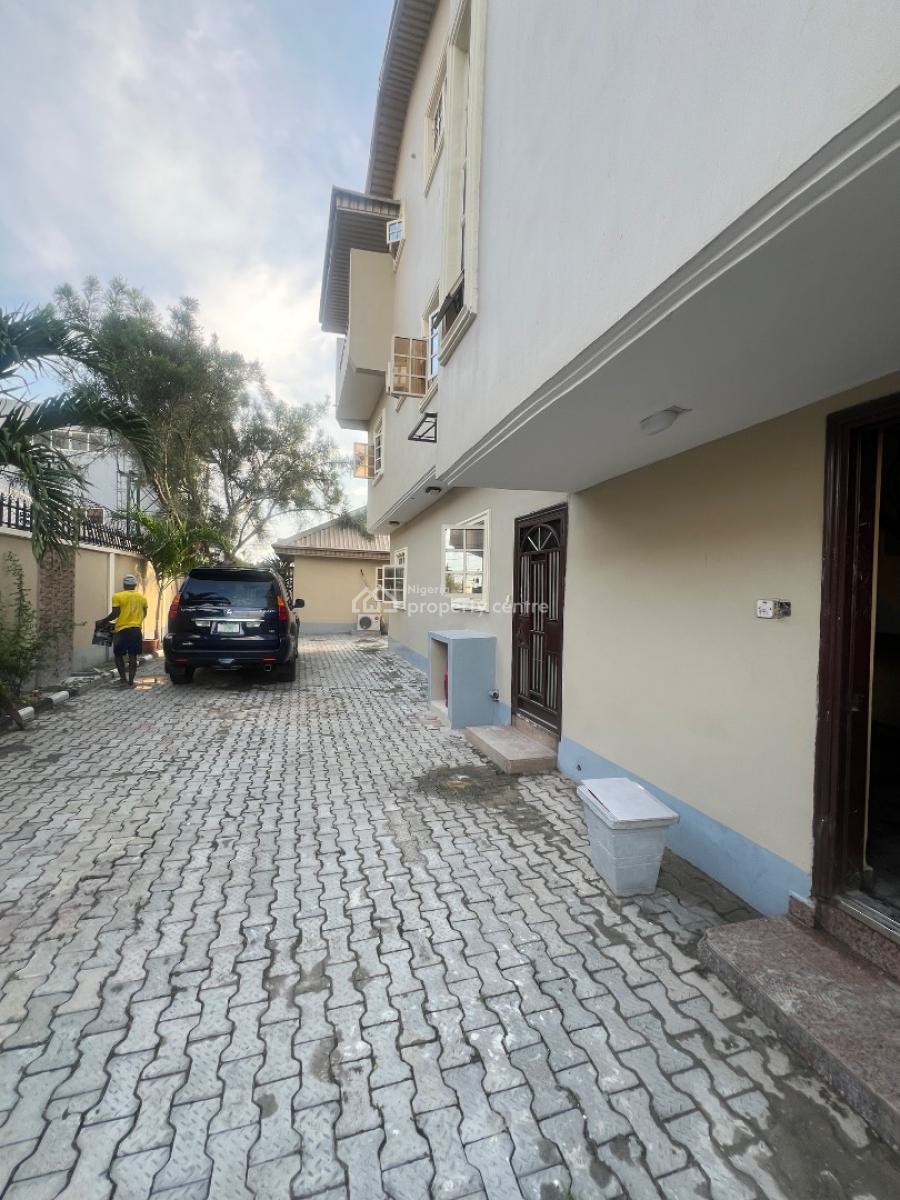 Well Maintain and Renovated 3 Bedroom Flat Now Available, Lekki Phase 1, Lekki, Lagos, Flat / Apartment for Rent