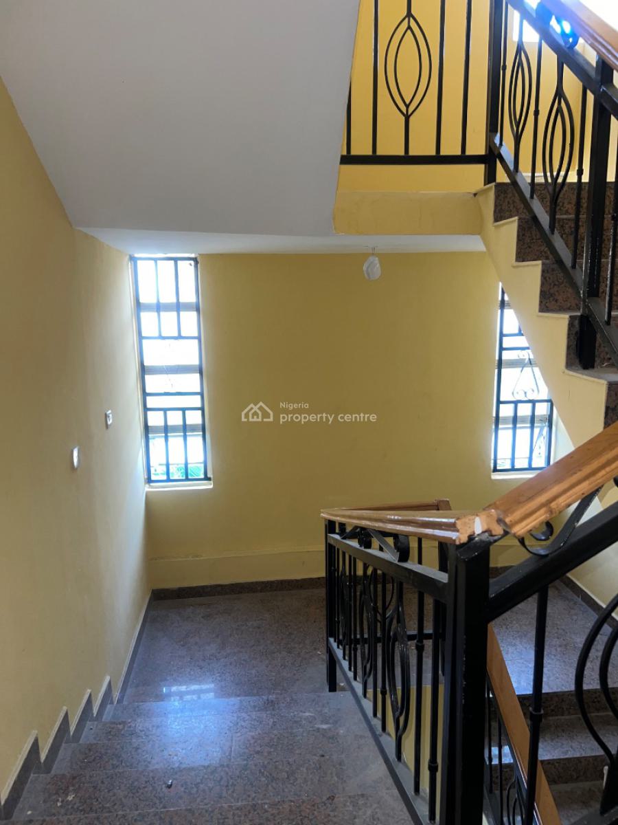 Well Maintain and Renovated 3 Bedroom Flat Now Available, Lekki Phase 1, Lekki, Lagos, Flat / Apartment for Rent