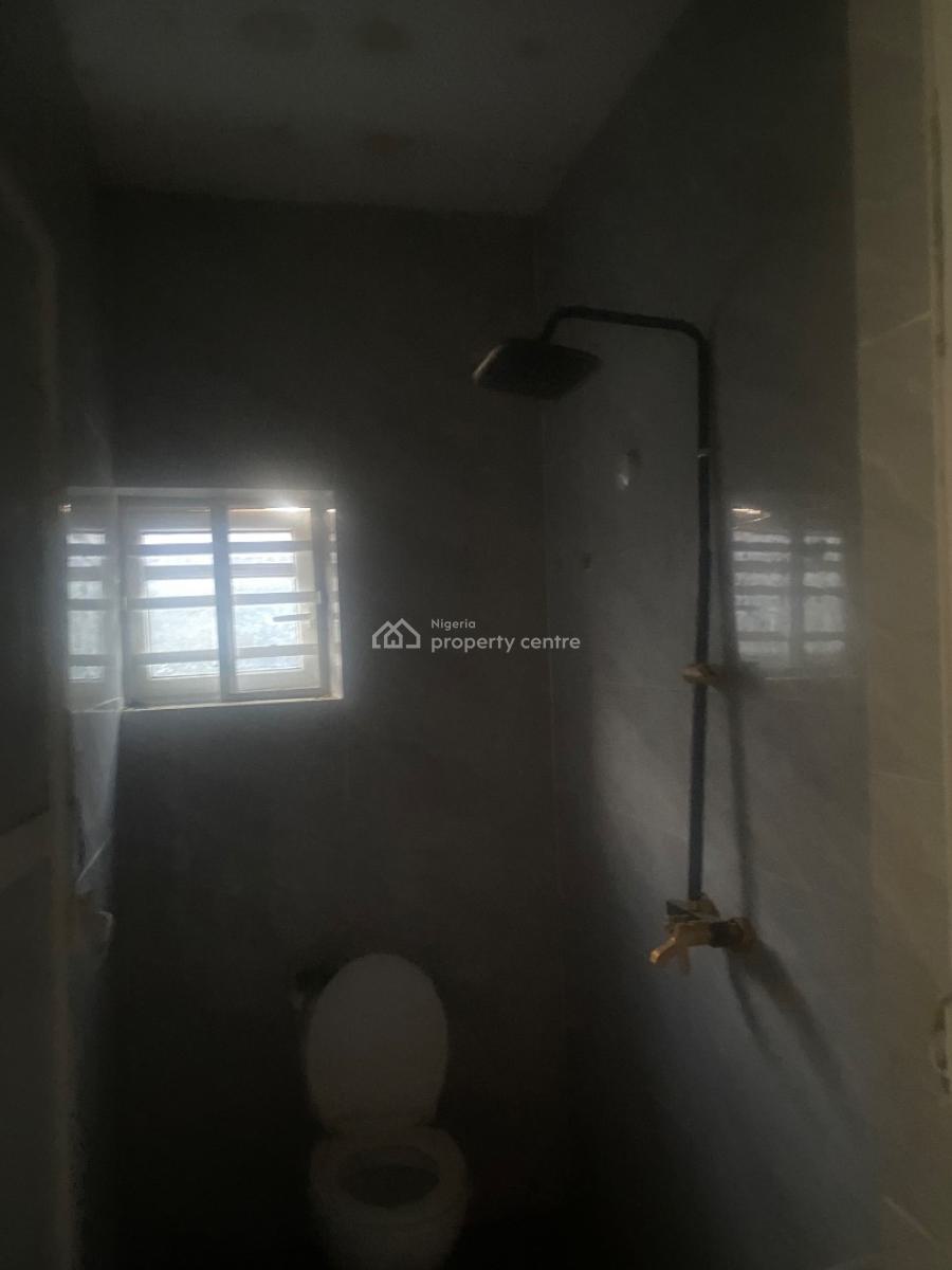 Spacious 2 Bedroom, Iwaya, Yaba, Lagos, Flat / Apartment for Rent