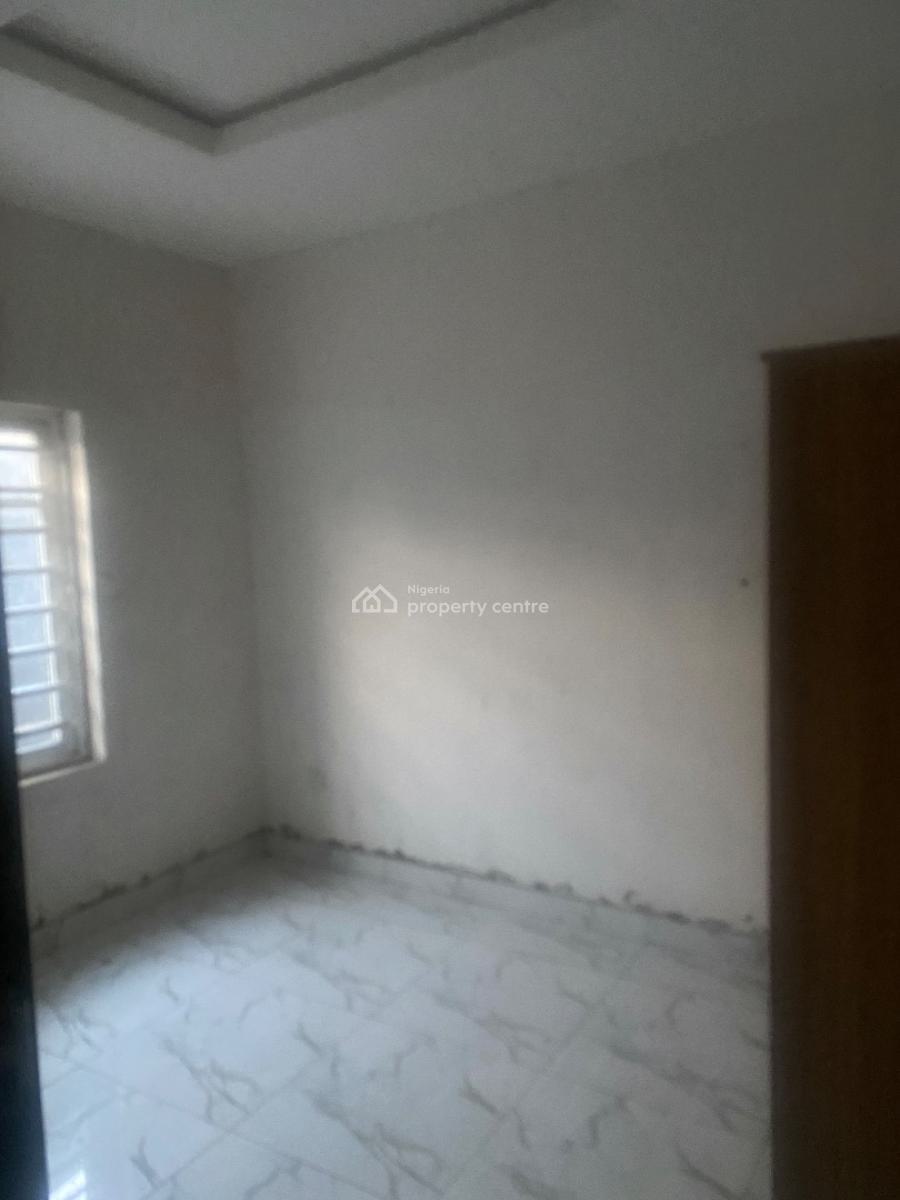 Spacious 2 Bedroom, Iwaya, Yaba, Lagos, Flat / Apartment for Rent