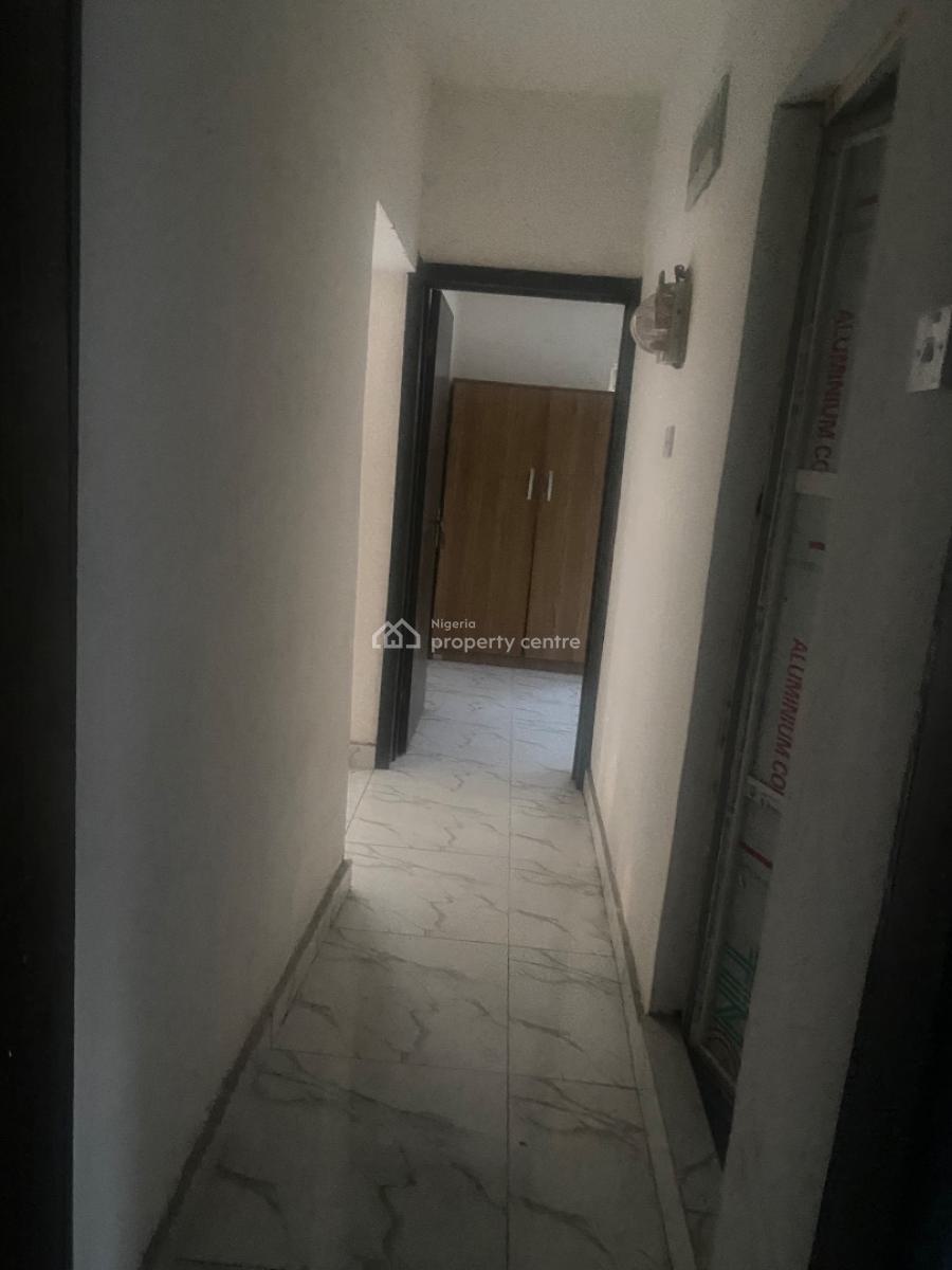 Spacious 2 Bedroom, Iwaya, Yaba, Lagos, Flat / Apartment for Rent