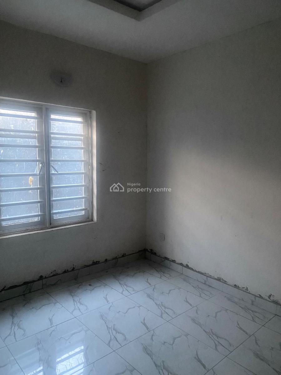 Spacious 2 Bedroom, Iwaya, Yaba, Lagos, Flat / Apartment for Rent