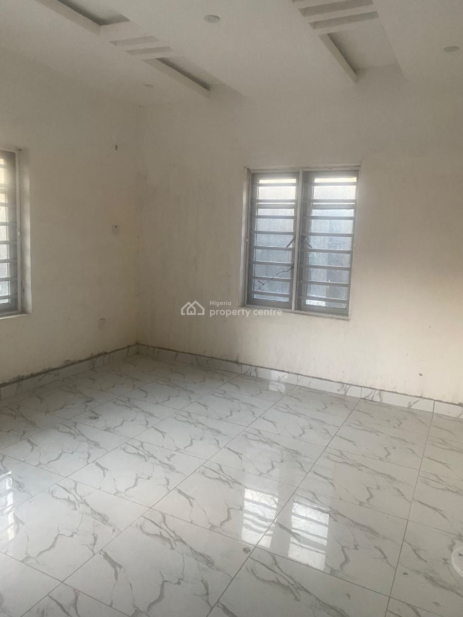 Spacious 2 Bedroom, Iwaya, Yaba, Lagos, Flat / Apartment for Rent