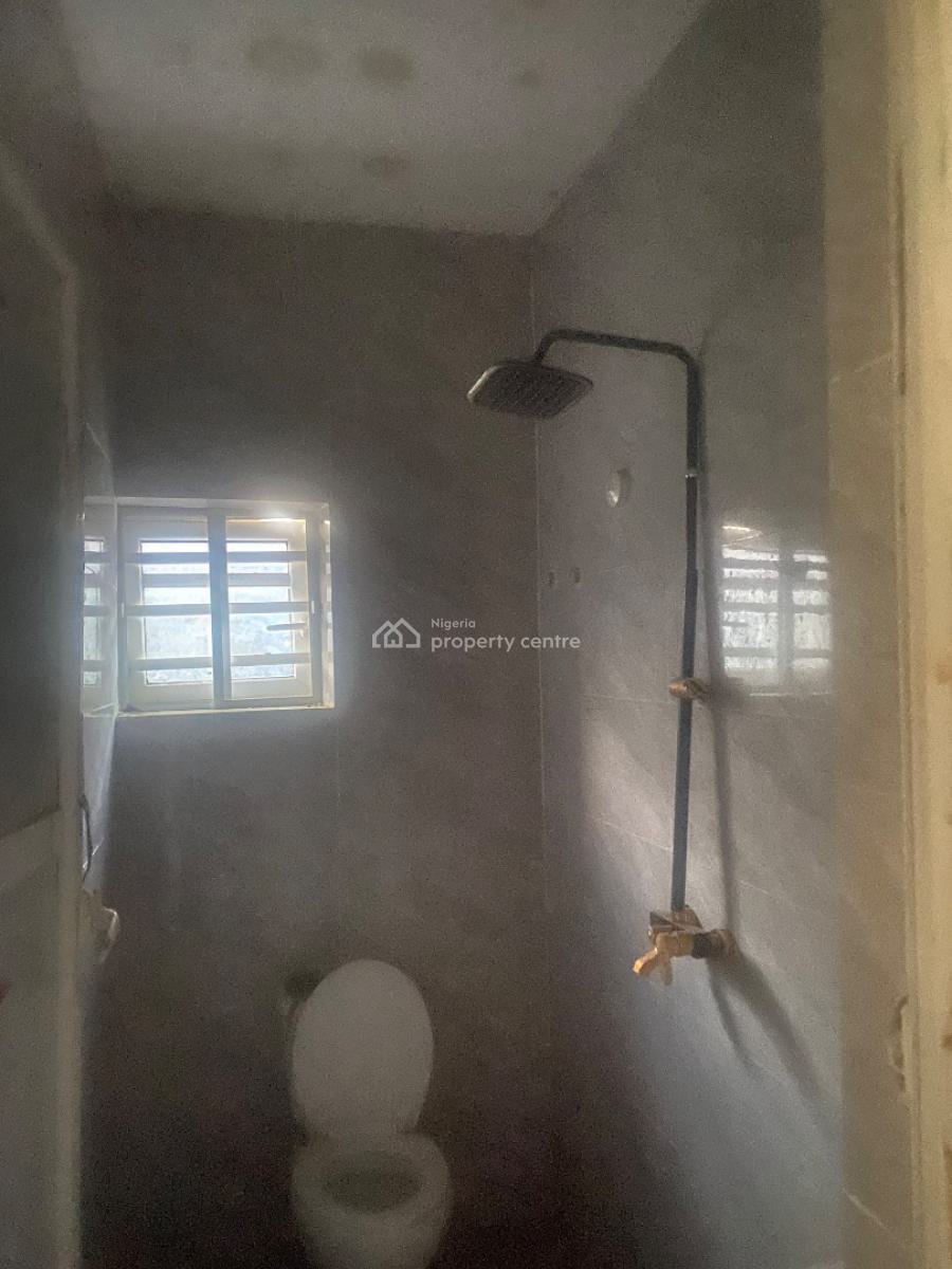 Spacious 2 Bedroom, Iwaya, Yaba, Lagos, Flat / Apartment for Rent