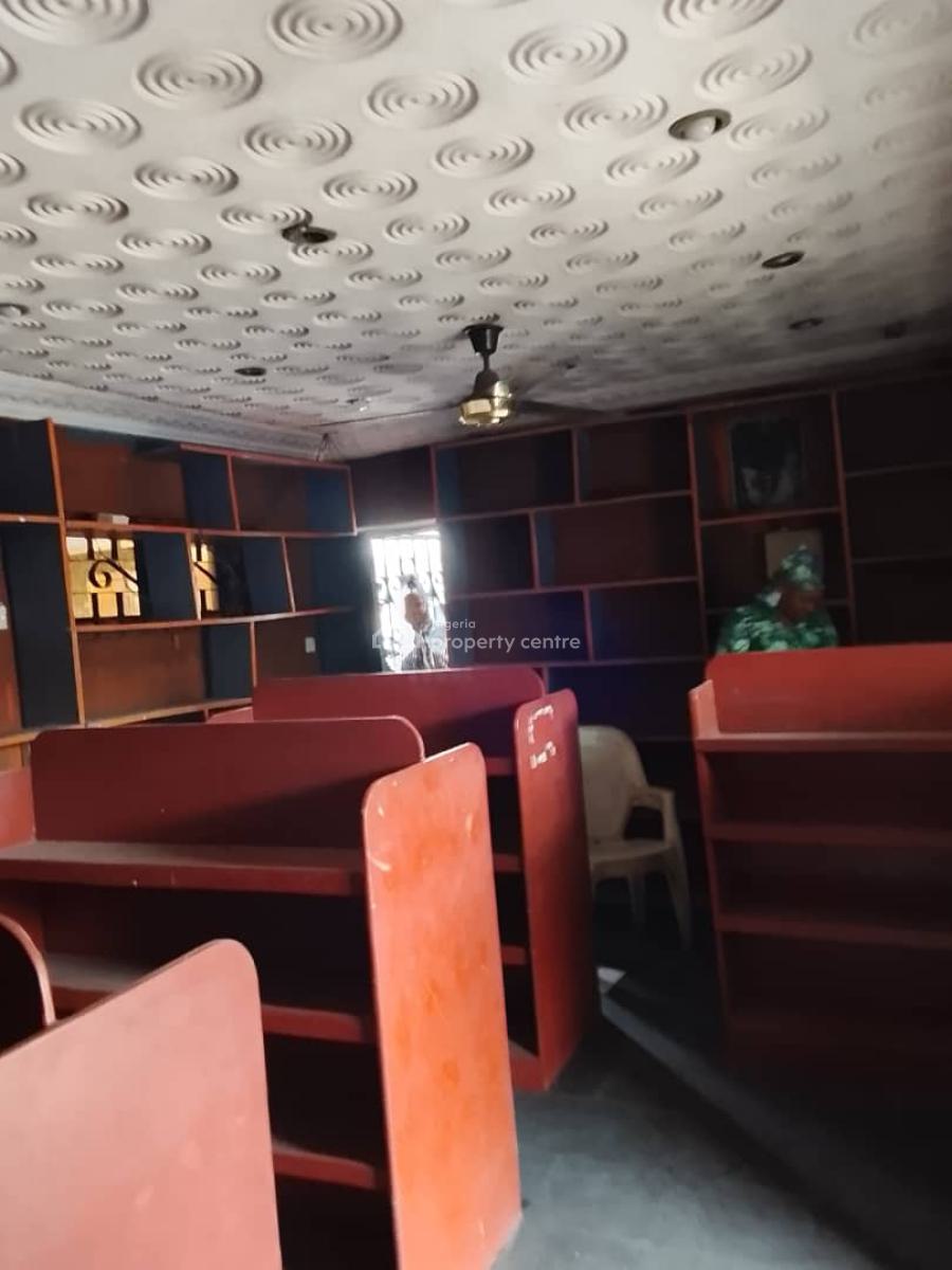 Standard N Executive  Big Shop  2m 1 Year  @ Alagomeji  Fastest F, Alagomeji, Yaba, Lagos, Shop for Rent