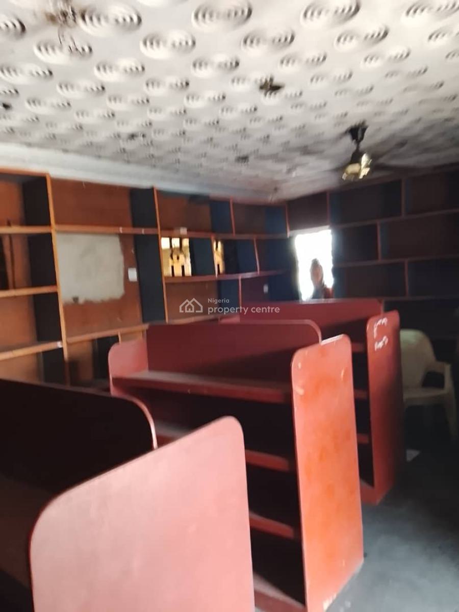 Standard N Executive  Big Shop  2m 1 Year  @ Alagomeji  Fastest F, Alagomeji, Yaba, Lagos, Shop for Rent