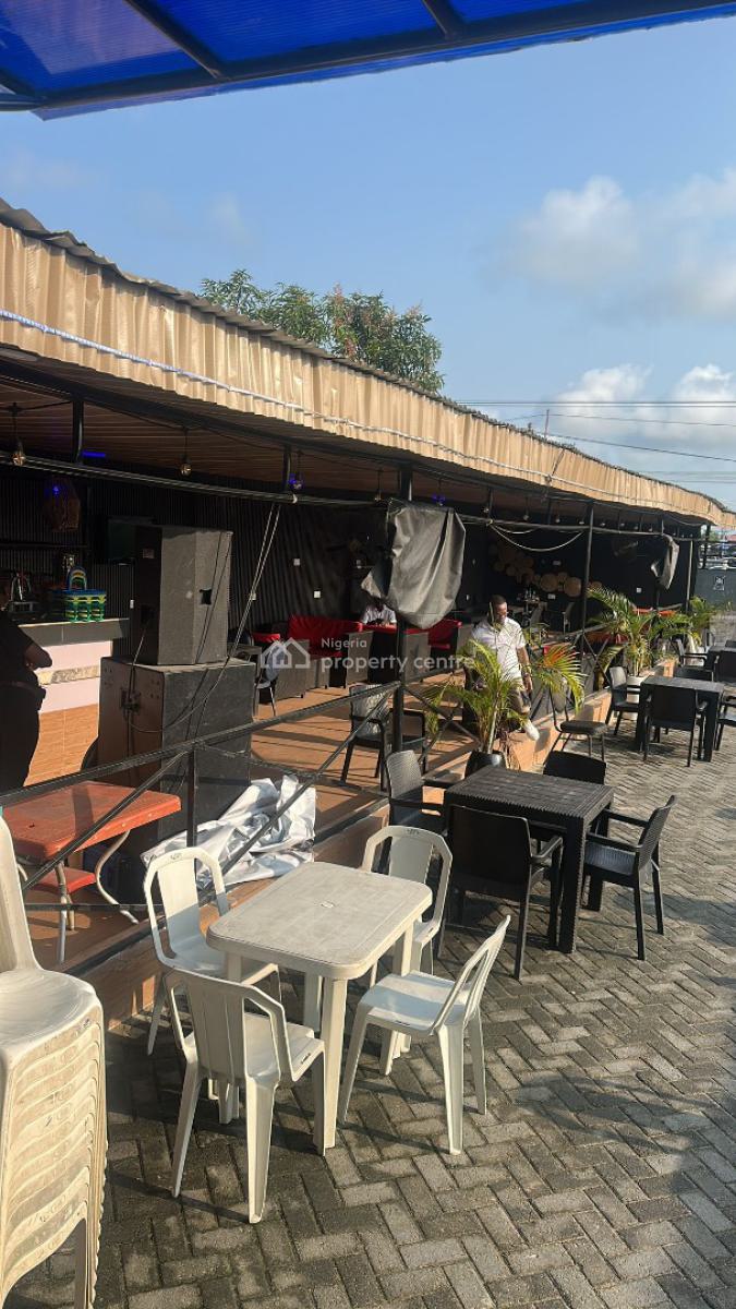 Functioning Bar with 12 Rooms  Facing Express, Ogunfayo, Lekki Expressway, Lekki, Lagos, Restaurant / Bar for Rent