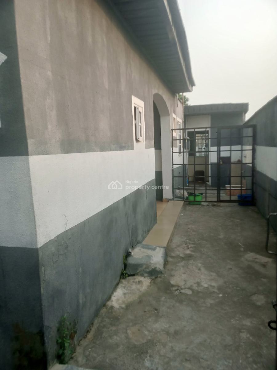 Very Massive Functioning Bar with 12 Rooms  Facing Express, Ogunfayo Road Adjacent, Eputu, Ibeju Lekki, Lagos, Restaurant / Bar for Rent