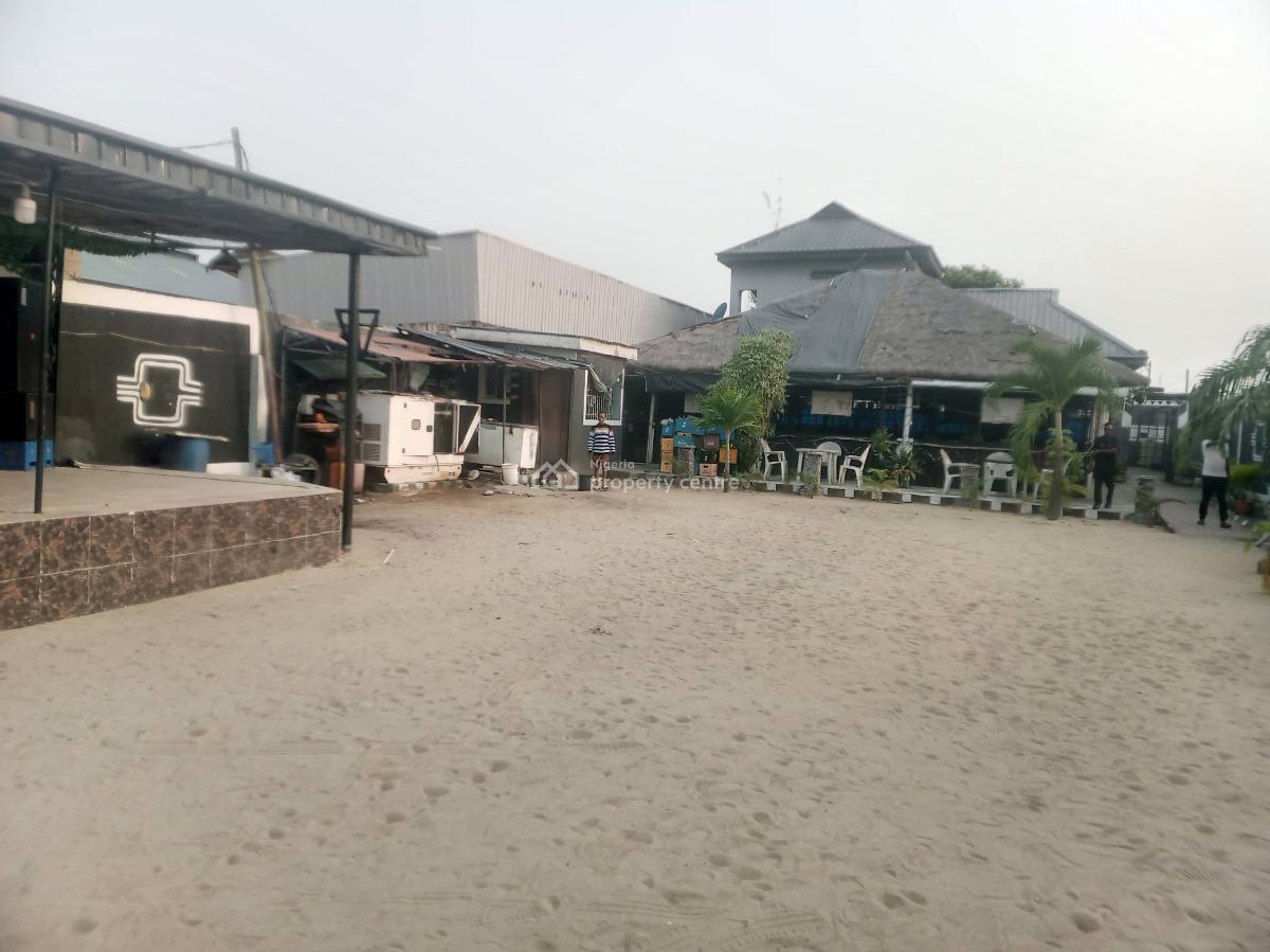 Very Massive Functioning Bar with 12 Rooms  Facing Express, Ogunfayo Road Adjacent, Eputu, Ibeju Lekki, Lagos, Restaurant / Bar for Rent