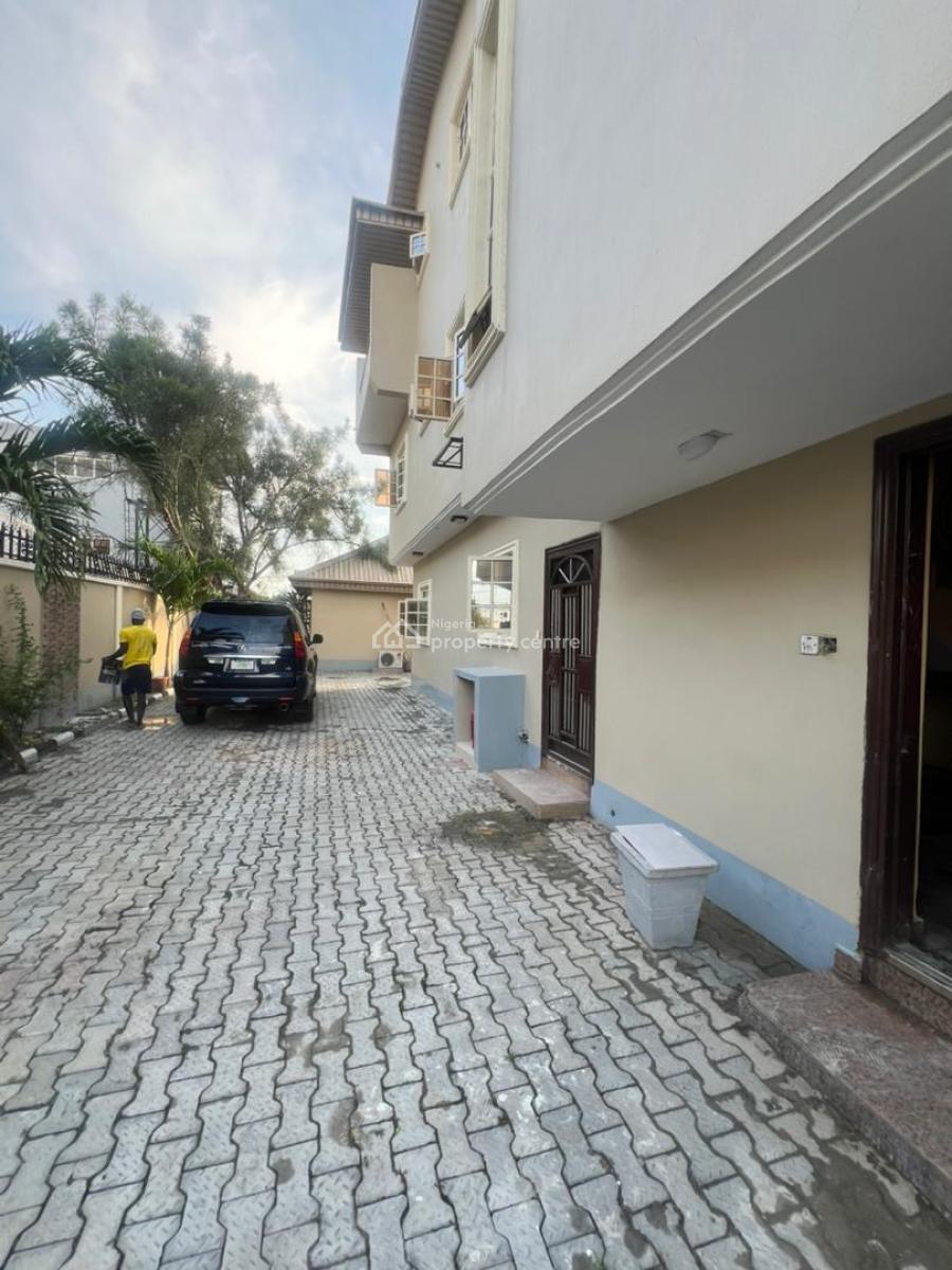Well Managed and Renovated 3bedroom, Lekki Phase 1, Lekki, Lagos, Flat / Apartment for Rent