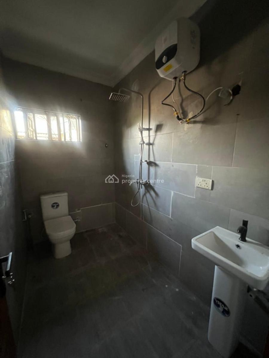 Well Managed and Renovated 3bedroom, Lekki Phase 1, Lekki, Lagos, Flat / Apartment for Rent