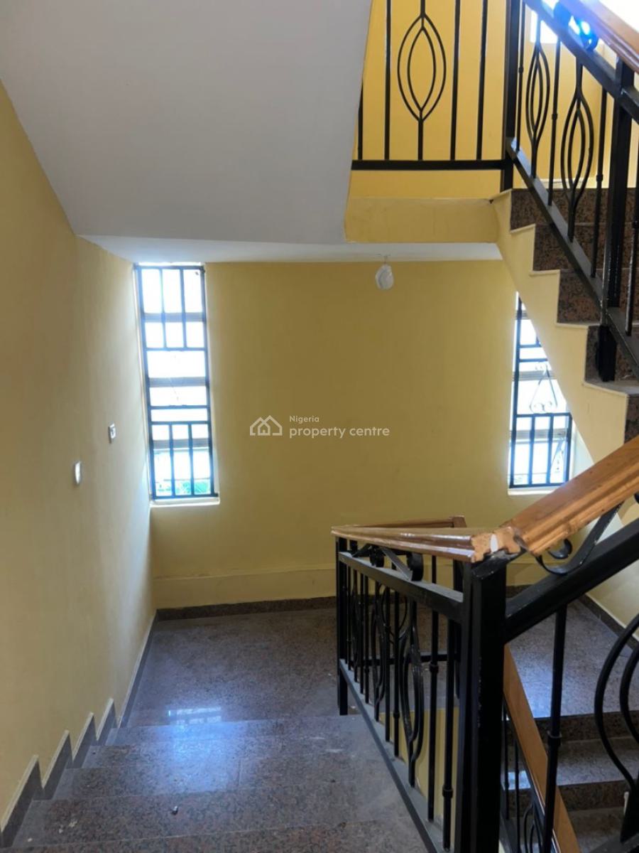 Well Managed and Renovated 3bedroom, Lekki Phase 1, Lekki, Lagos, Flat / Apartment for Rent