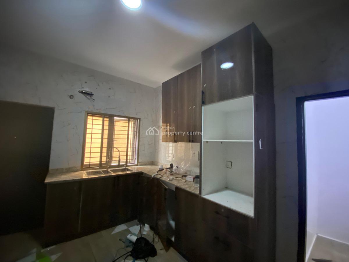 3 Bedrooms Semi Detached Duplex with Bq, Lekki Phase 1, Lekki, Lagos, Semi-detached Duplex for Rent