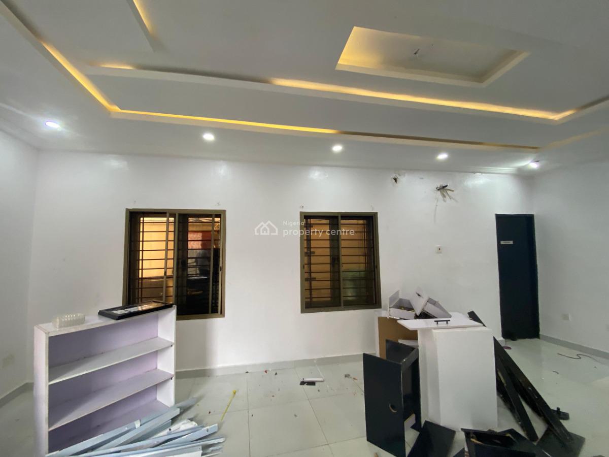 3 Bedrooms Semi Detached Duplex with Bq, Lekki Phase 1, Lekki, Lagos, Semi-detached Duplex for Rent