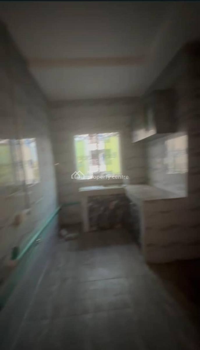 Lovely 3bedroom Flat, Kehinde Street Off Shotonwa Via Sologun Aguda, Surulere, Lagos, Flat / Apartment for Rent