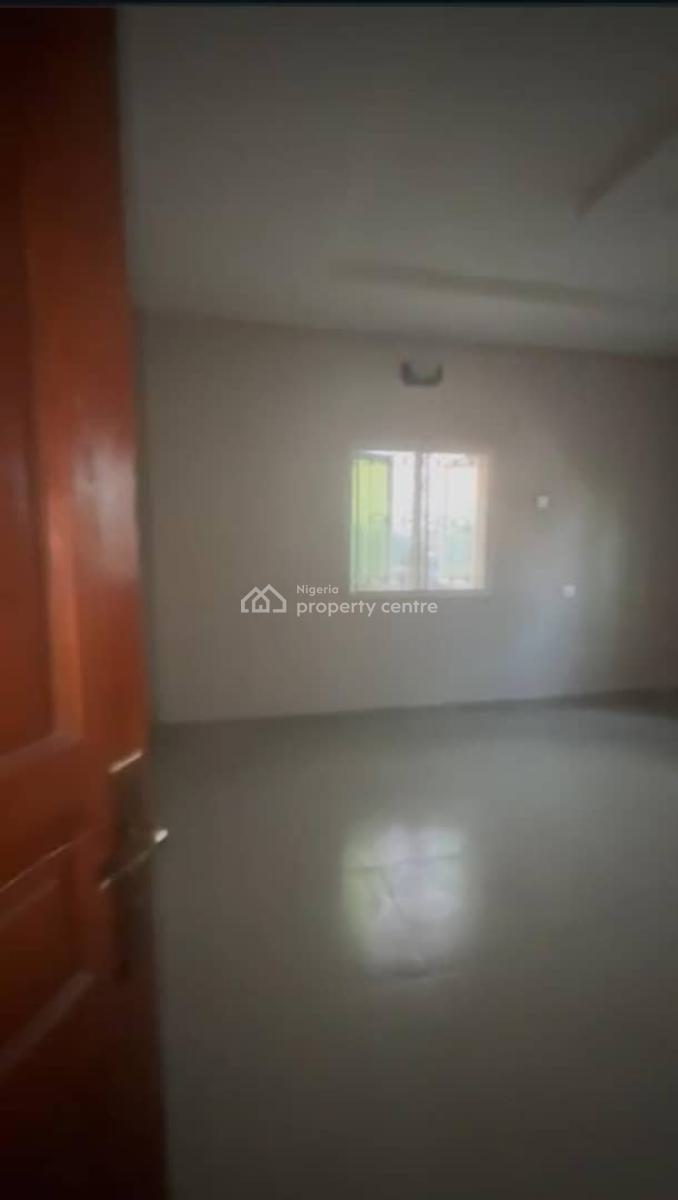 Lovely 3bedroom Flat, Kehinde Street Off Shotonwa Via Sologun Aguda, Surulere, Lagos, Flat / Apartment for Rent