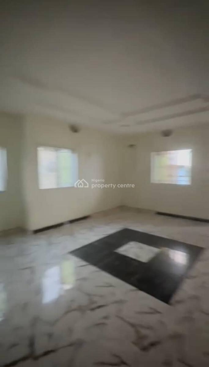 Lovely 3bedroom Flat, Kehinde Street Off Shotonwa Via Sologun Aguda, Surulere, Lagos, Flat / Apartment for Rent