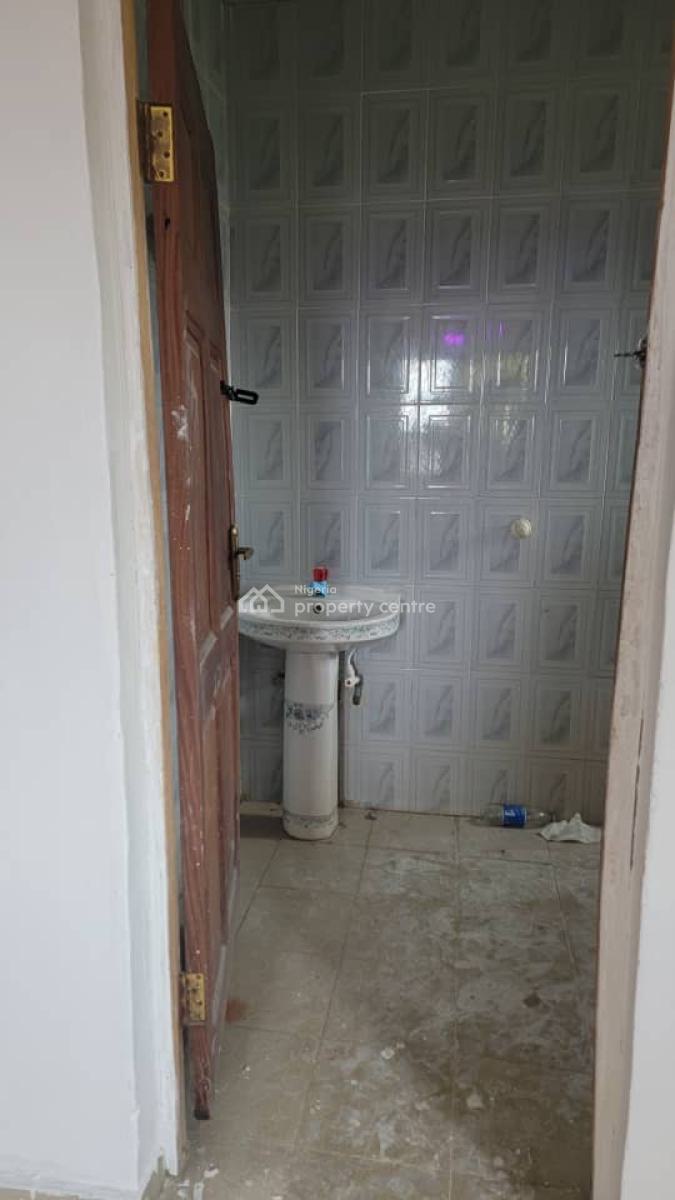 Clean and Spacious 3 Bedroom Apartment ( Upstairs), Badore, Ajah, Lagos, Flat / Apartment for Rent