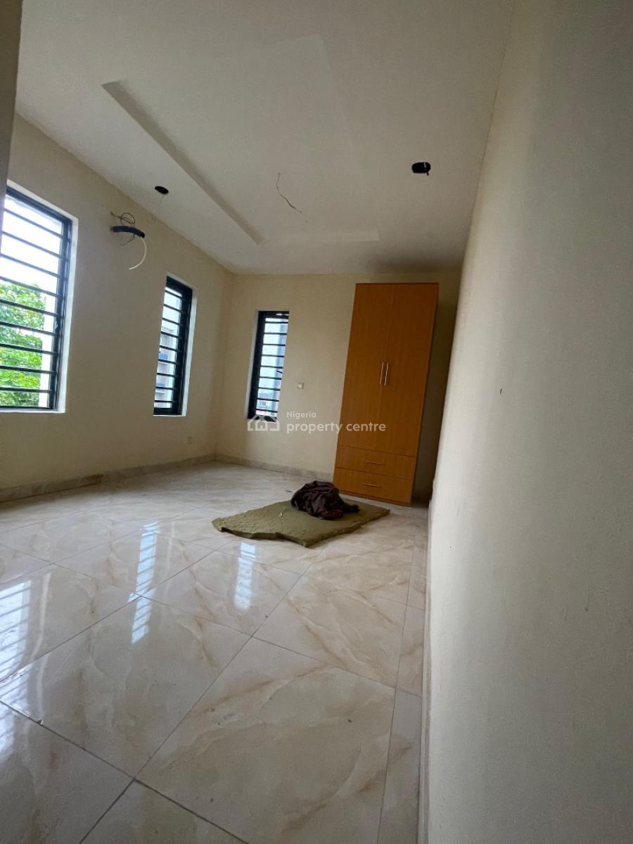 Nice 3 Bedroom Apartment in a Good Neighborhood, Yaba Lagos, Yaba, Lagos, Flat / Apartment for Sale