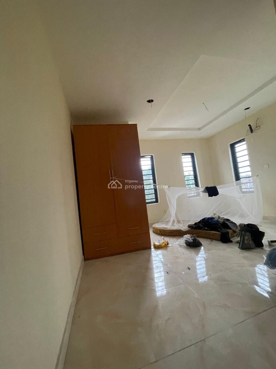 Nice 3 Bedroom Apartment in a Good Neighborhood, Yaba Lagos, Yaba, Lagos, Flat / Apartment for Sale