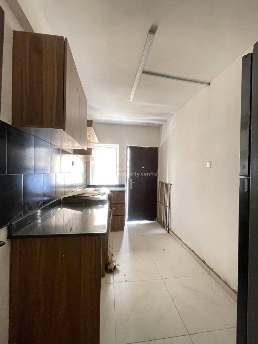 Exquisitely Built 3-bedroom Apartment, Experience Refined Urban Living in This Tastefully Finished 3-bedroom, Surulere, Lagos, Block of Flats for Sale