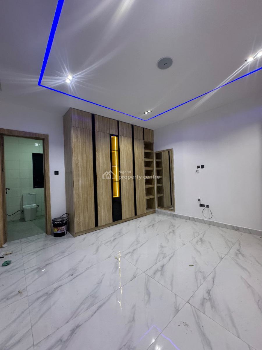 Spacious and Stunning Two (2) Bedroom Apartment with Bq, Lekki Phase 1, Lekki, Lagos, Flat / Apartment for Sale