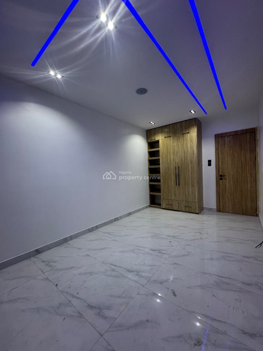 Spacious and Stunning Two (2) Bedroom Apartment with Bq, Lekki Phase 1, Lekki, Lagos, Flat / Apartment for Sale