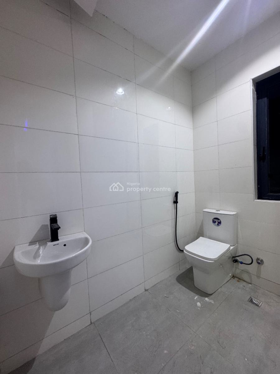 Spacious and Stunning Two (2) Bedroom Apartment with Bq, Lekki Phase 1, Lekki, Lagos, Flat / Apartment for Sale