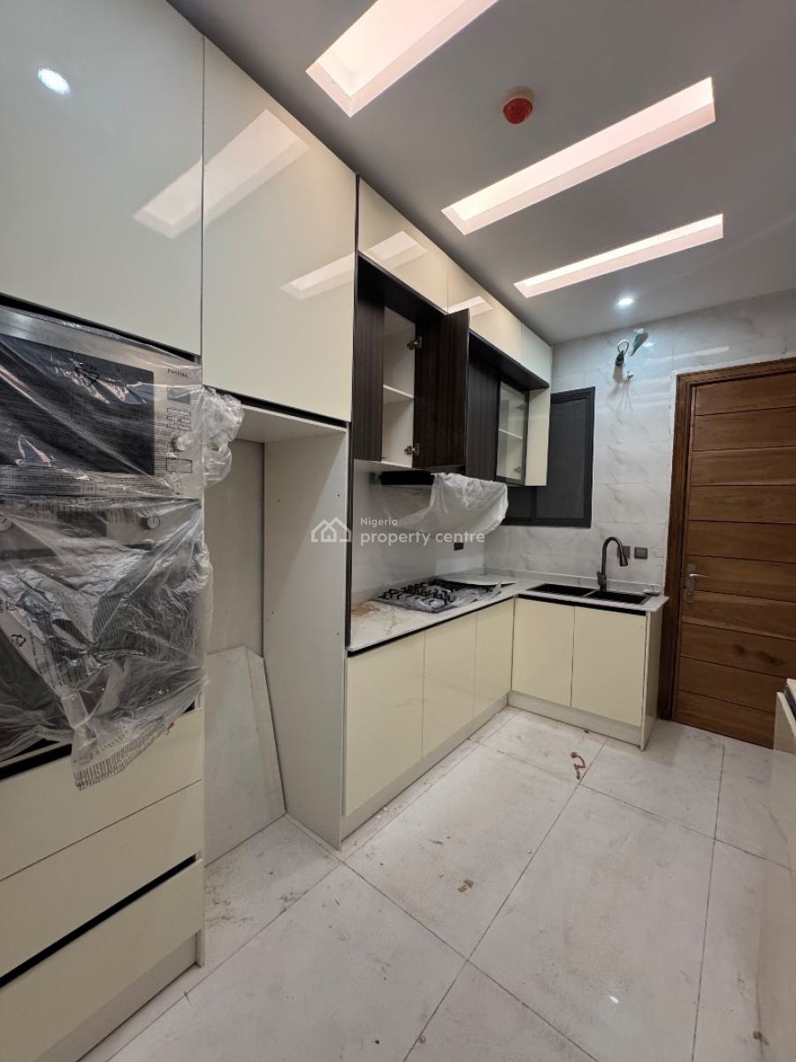 Stunning Two (2) Bedroom Apartment, Lekki Phase 1, Lekki, Lagos, Flat / Apartment for Sale