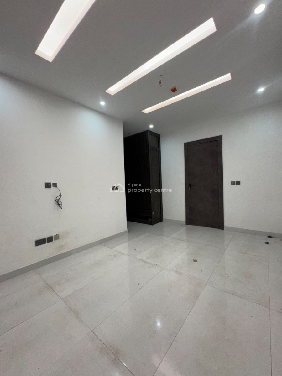 Stunning Two (2) Bedroom Apartment, Lekki Phase 1, Lekki, Lagos, Flat / Apartment for Sale