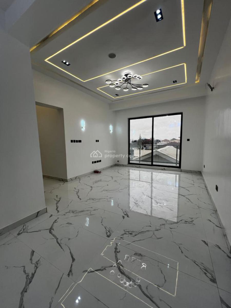 Fully Serviced Well Suited 3 Bedroom, Lekki Phase 1, Lekki, Lagos, Flat / Apartment for Rent