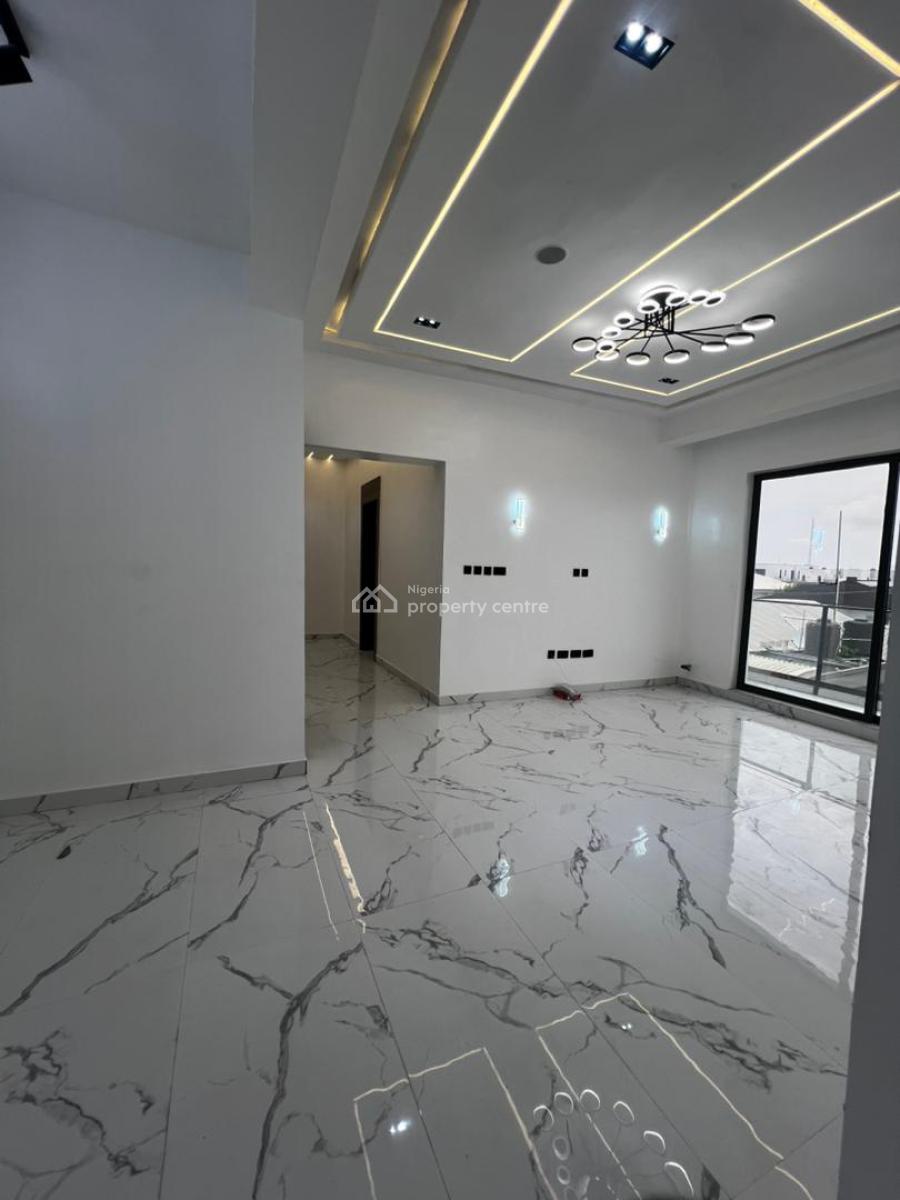 Fully Serviced Well Suited 3 Bedroom, Lekki Phase 1, Lekki, Lagos, Flat / Apartment for Rent