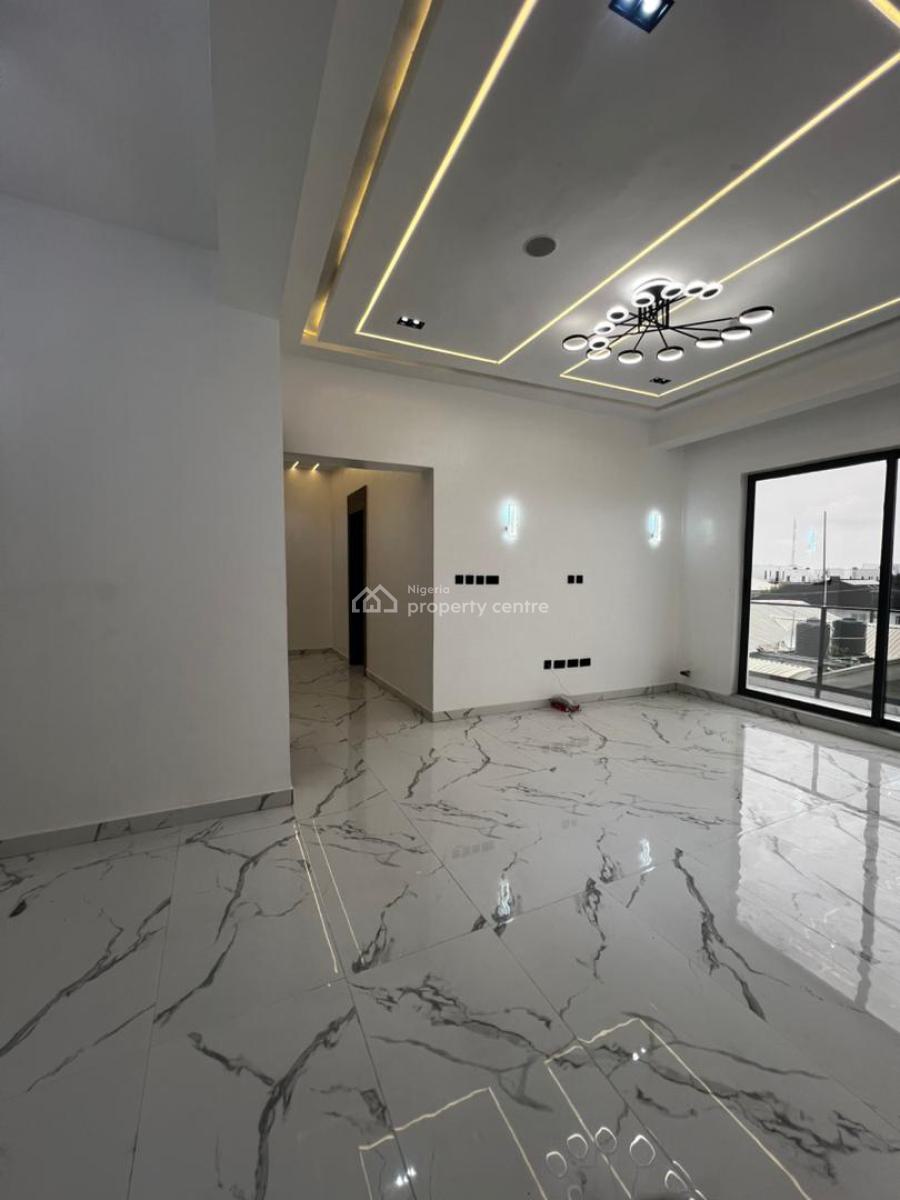Fully Serviced Well Suited 3 Bedroom, Lekki Phase 1, Lekki, Lagos, Flat / Apartment for Rent