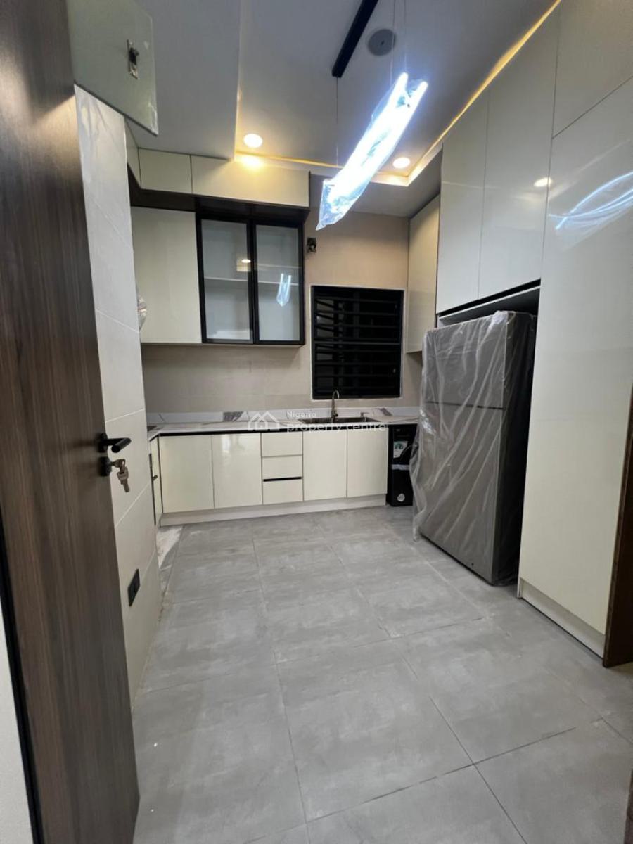 Fully Serviced Well Suited 3 Bedroom, Lekki Phase 1, Lekki, Lagos, Flat / Apartment for Rent
