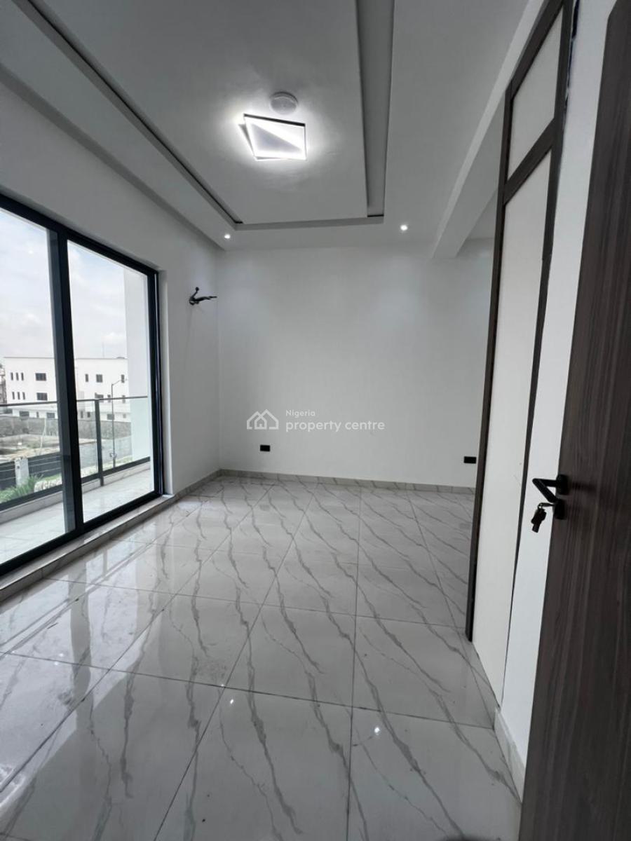 Fully Serviced Well Suited 3 Bedroom, Lekki Phase 1, Lekki, Lagos, Flat / Apartment for Rent