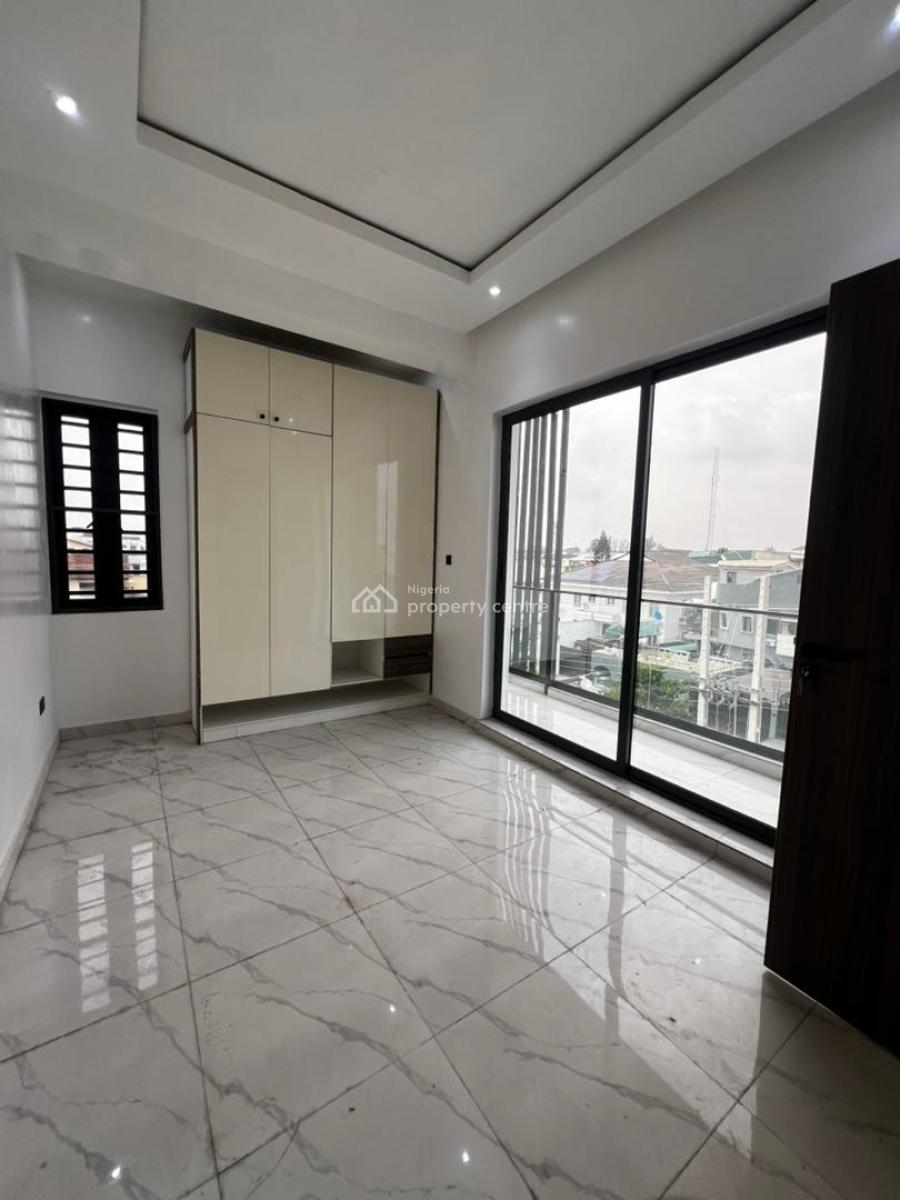Fully Serviced Well Suited 3 Bedroom, Lekki Phase 1, Lekki, Lagos, Flat / Apartment for Rent
